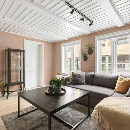 Red Polar House アパート