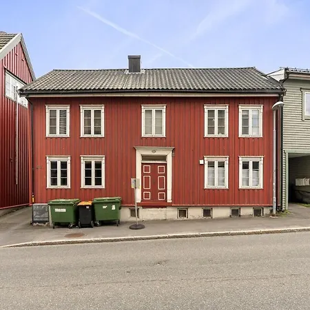 Red Polar House アパート *